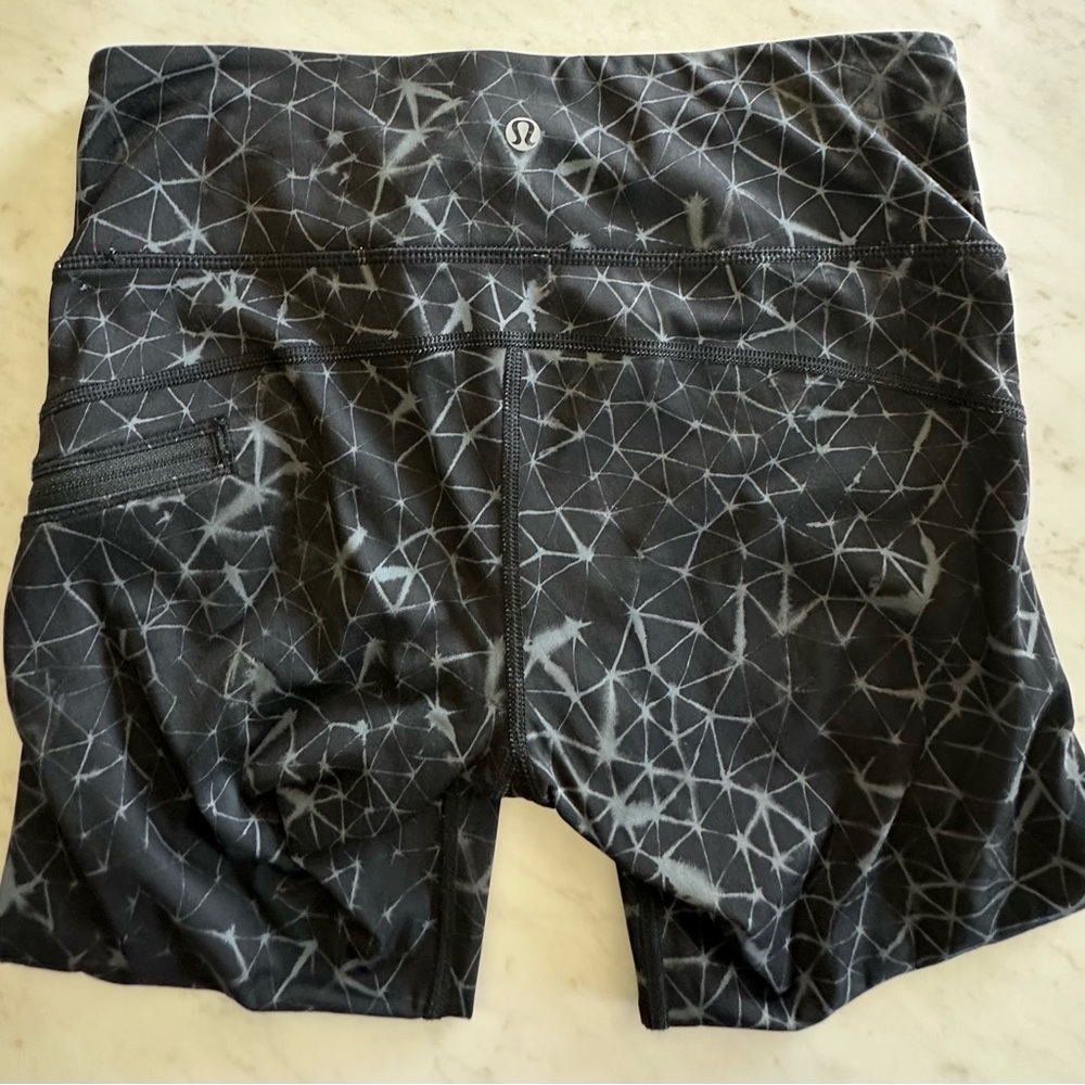 Lululemon Athletica Pedal Pace crop leggings “Star Crushed Coal black print” - Picture 6 of 7